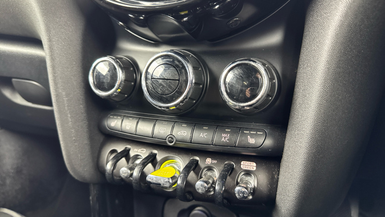 MINI Hatchback 135kW Cooper S Level 2 33kWh 3dr Auto Electric Hatchback